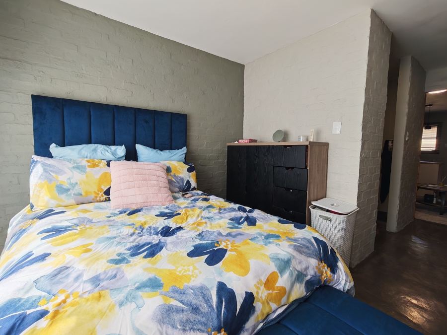 To Let 1 Bedroom Property for Rent in Kannoniers Park North West